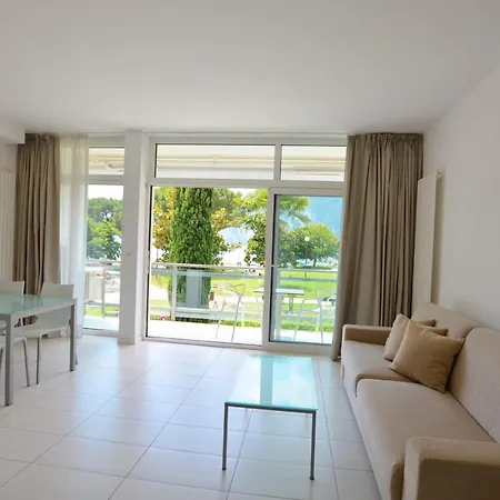 Club Nautico - Phoenix Studio Lake View Apartment